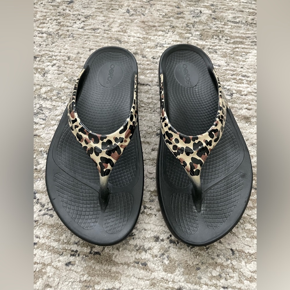 Oofos Oolala Leopard Print Sandals Size 9 Recovery Sandals Limited Edition - Picture 2 of 9